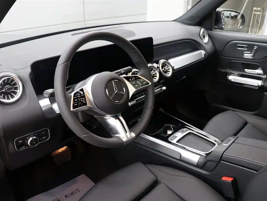 MERCEDES BENZ GLB 2025
