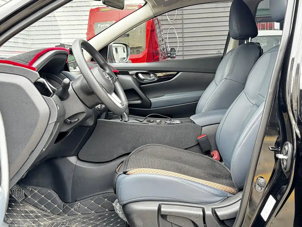 NISSAN QASHQAI 2025