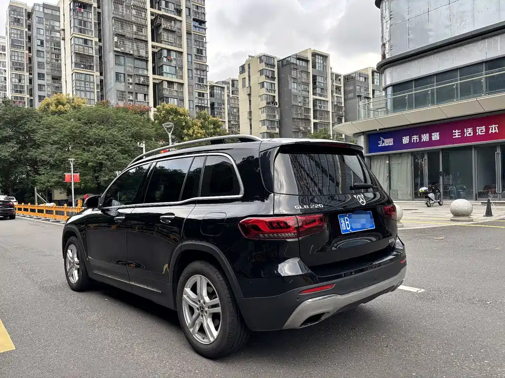 MERCEDES BENZ GLB 2023