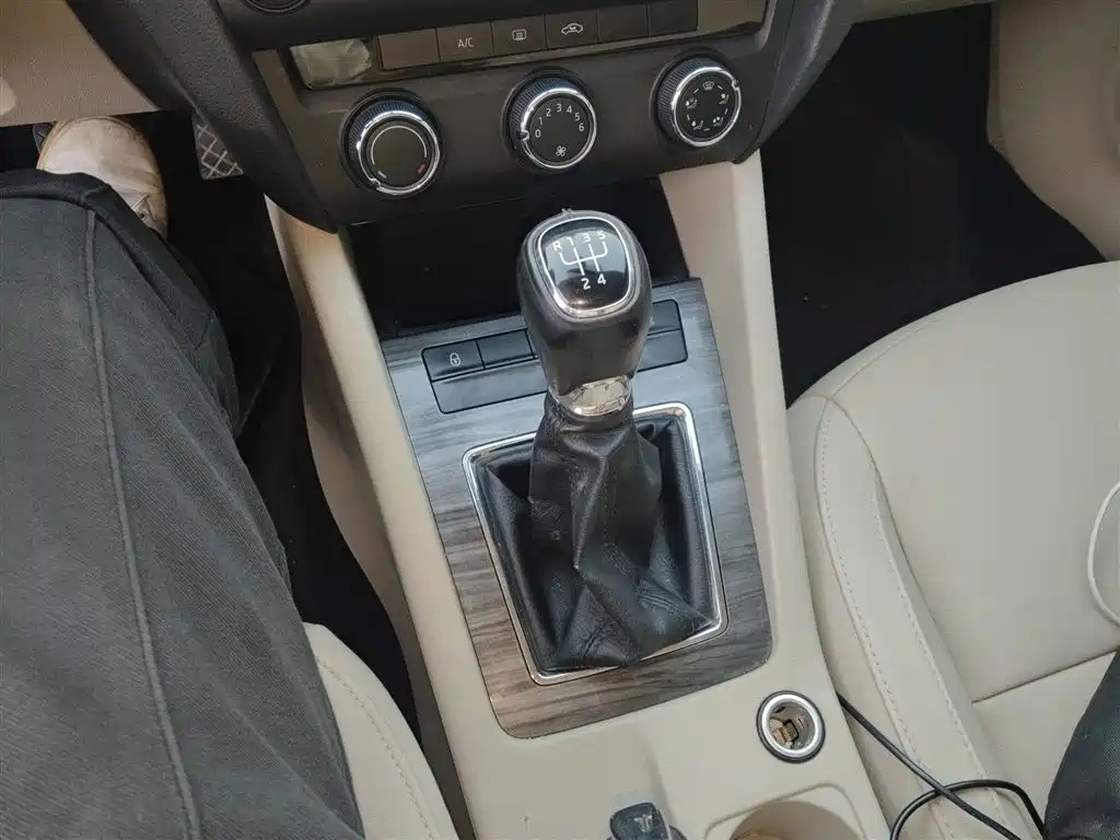 SKODA OCTAVIA 2015