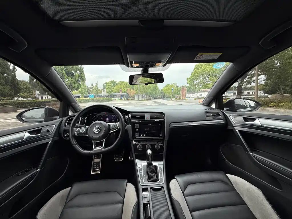 VOLKSWAGEN GOLF 2020