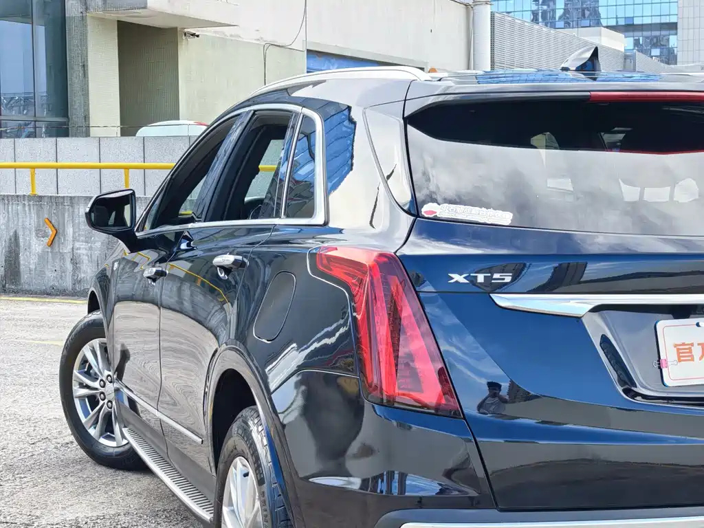 CADILLAC XT5 2021