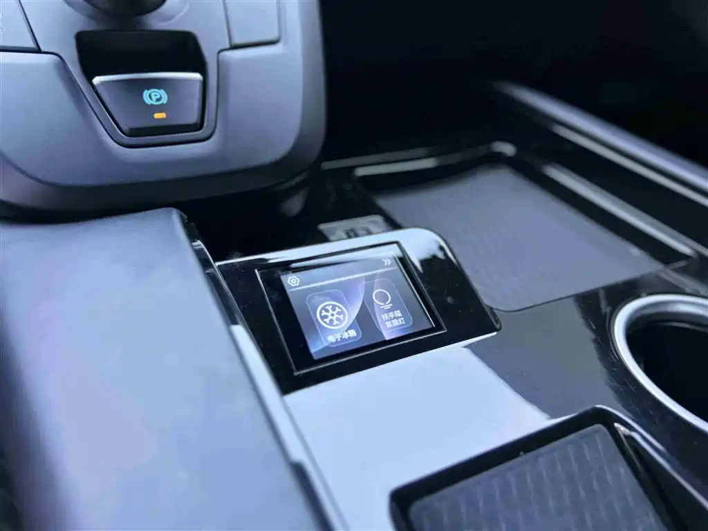 FORD TOUREO 2023