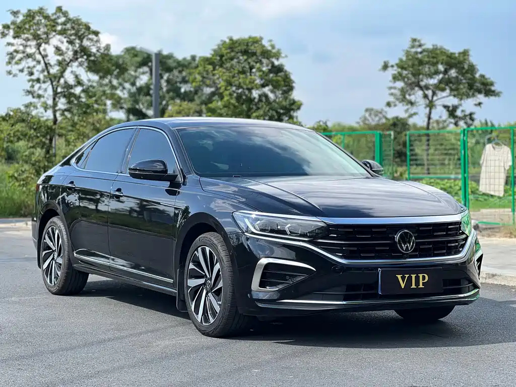 VOLKSWAGEN PASSAT 2025