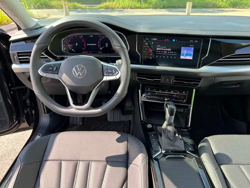 VOLKSWAGEN PASSAT 2025
