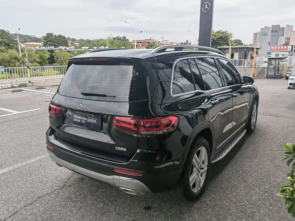 MERCEDES BENZ GLB 2023