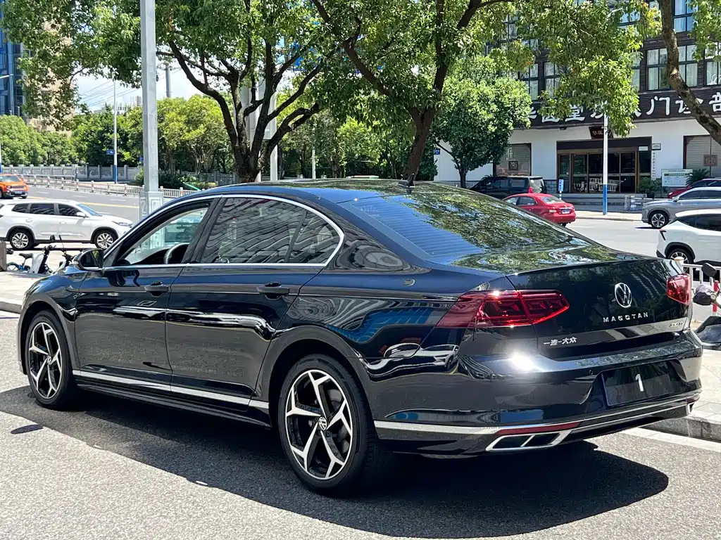 VOLKSWAGEN MAGOTAN 2023