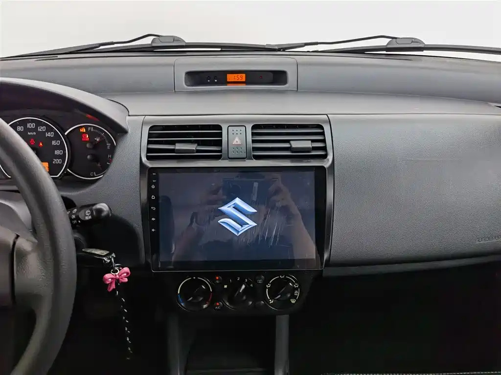 SUZUKI SWIFT 2016