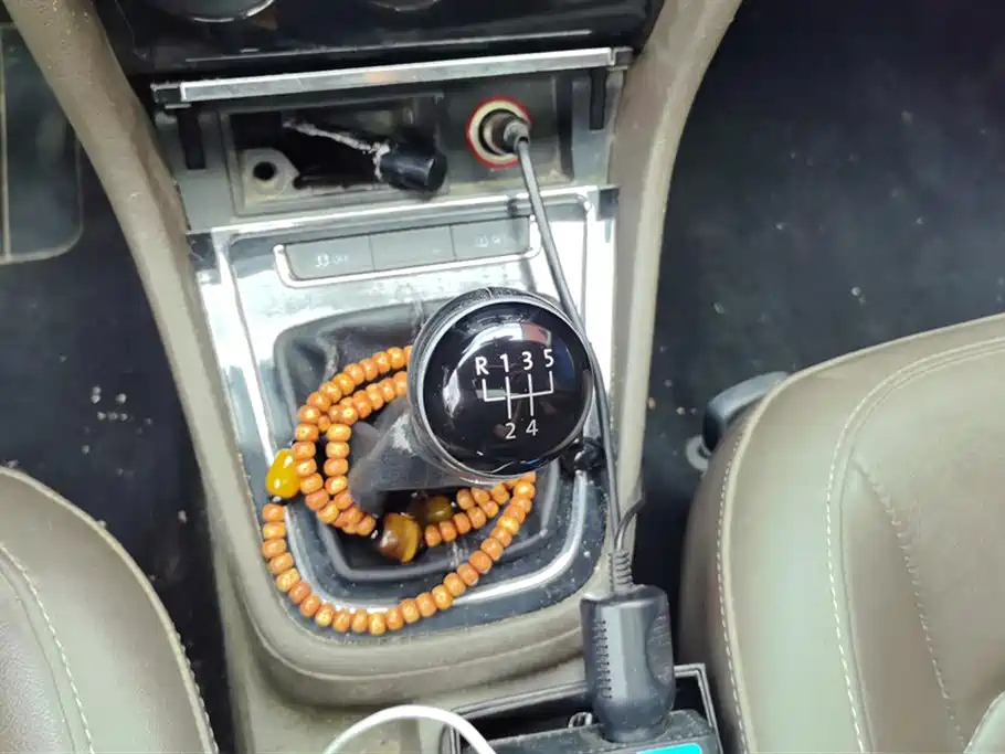 VOLKSWAGEN BORA 2013