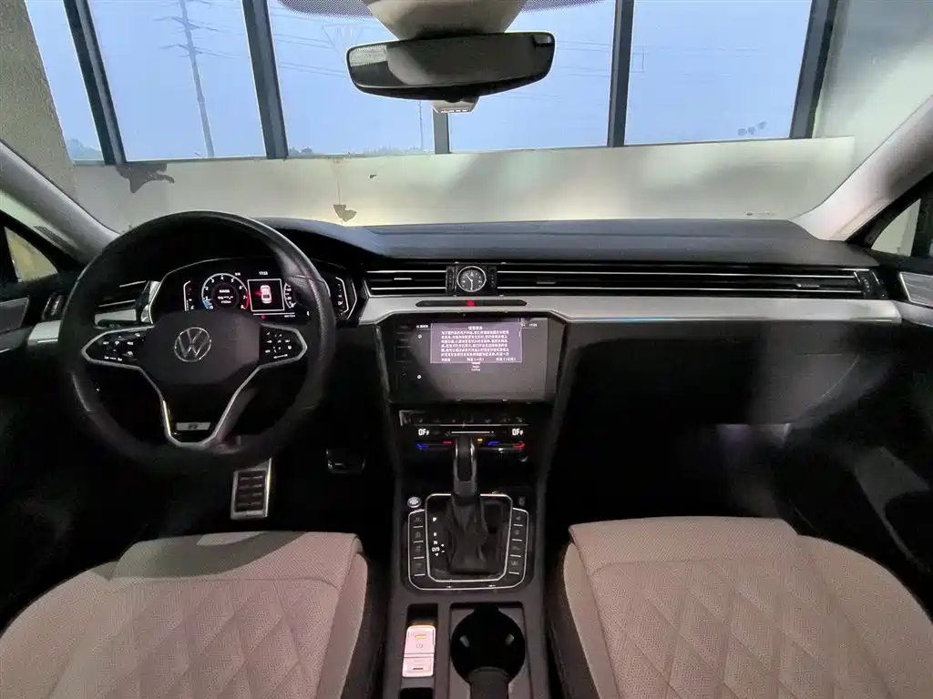 VOLKSWAGEN MAGOTAN 2023