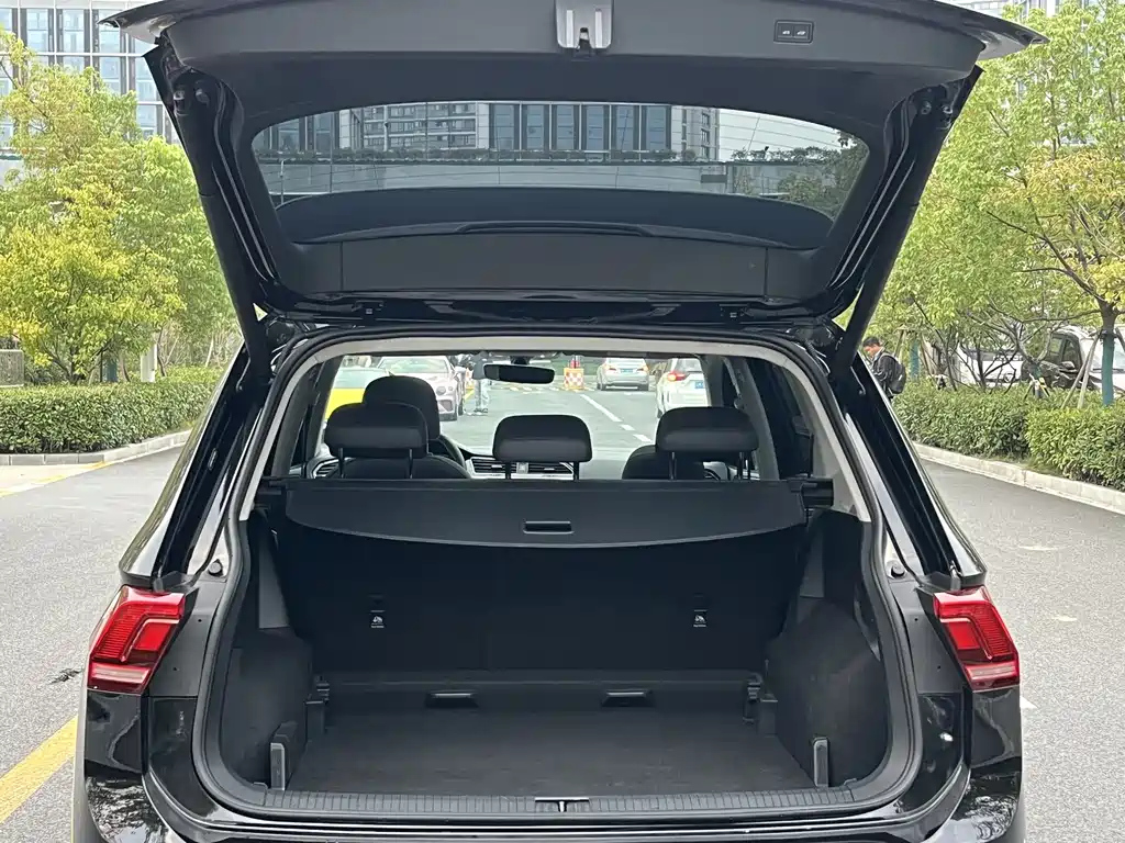 VOLKSWAGEN TIGUAN L 2021