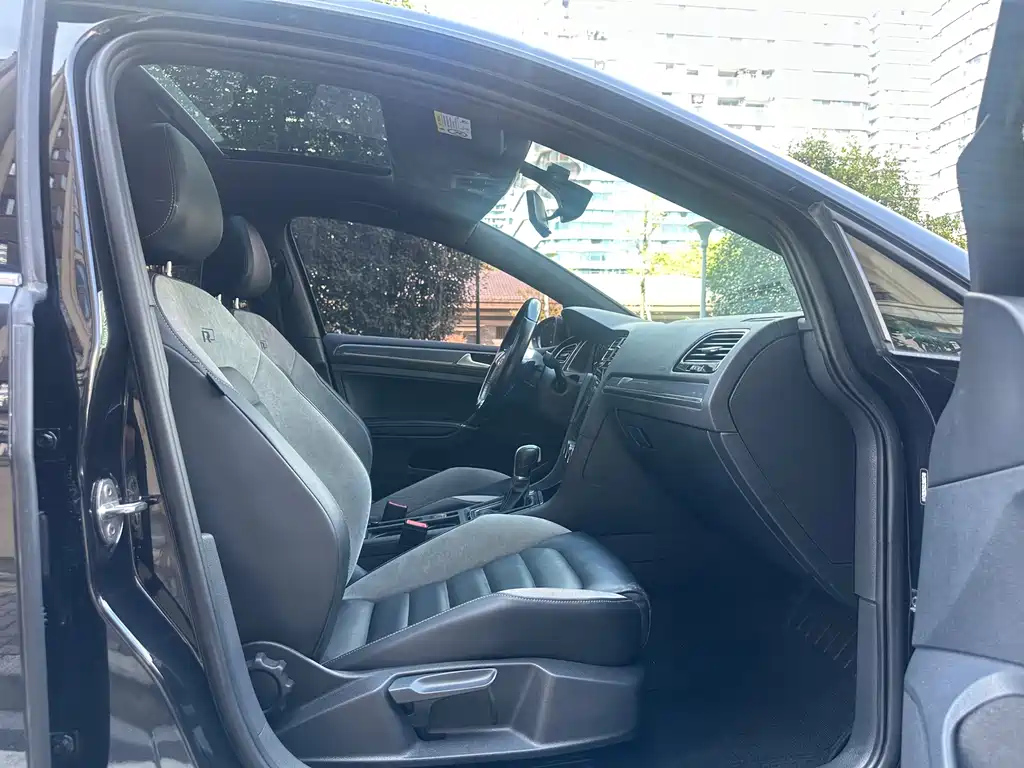 VOLKSWAGEN GOLF 2020