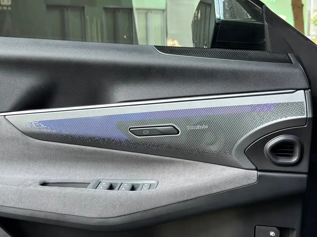 LYNK&CO 08 NEW ENERGY 2024