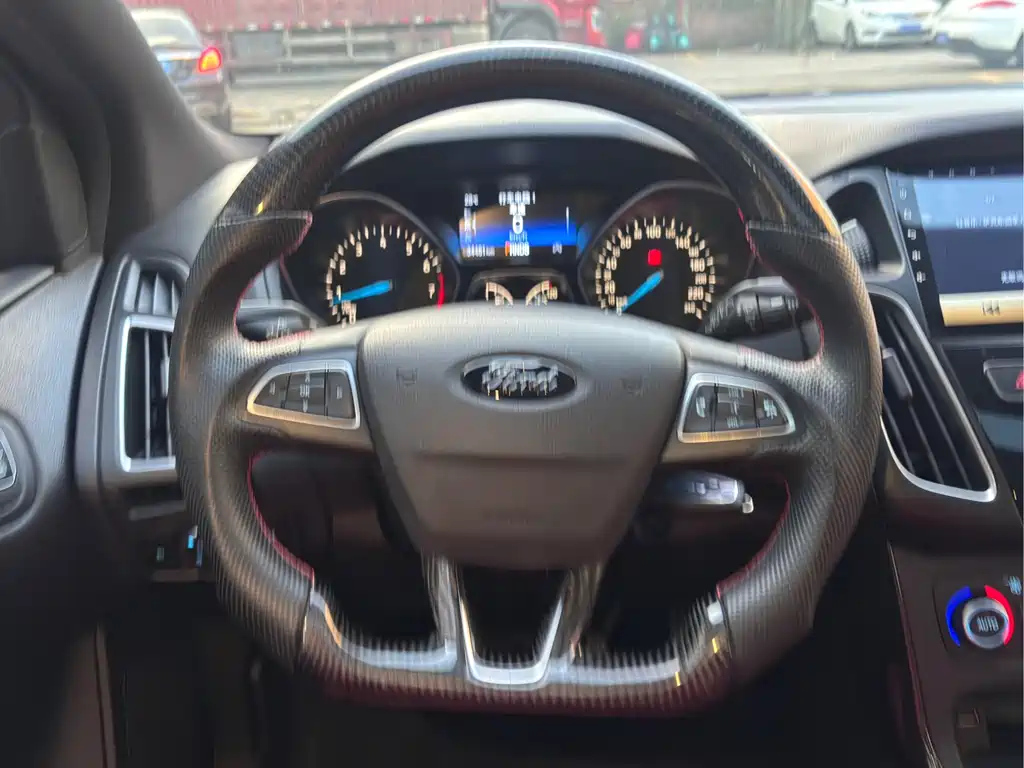 FORD FOCUS 2017