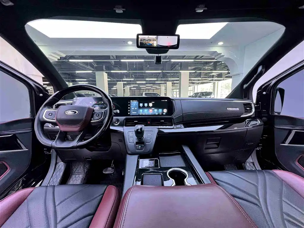 FORD TOUREO 2023