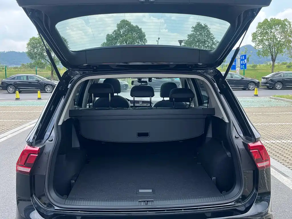 VOLKSWAGEN TIGUAN L 2021