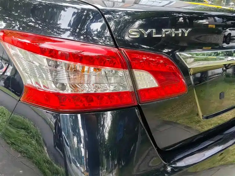 NISSAN SYLPHY 2012