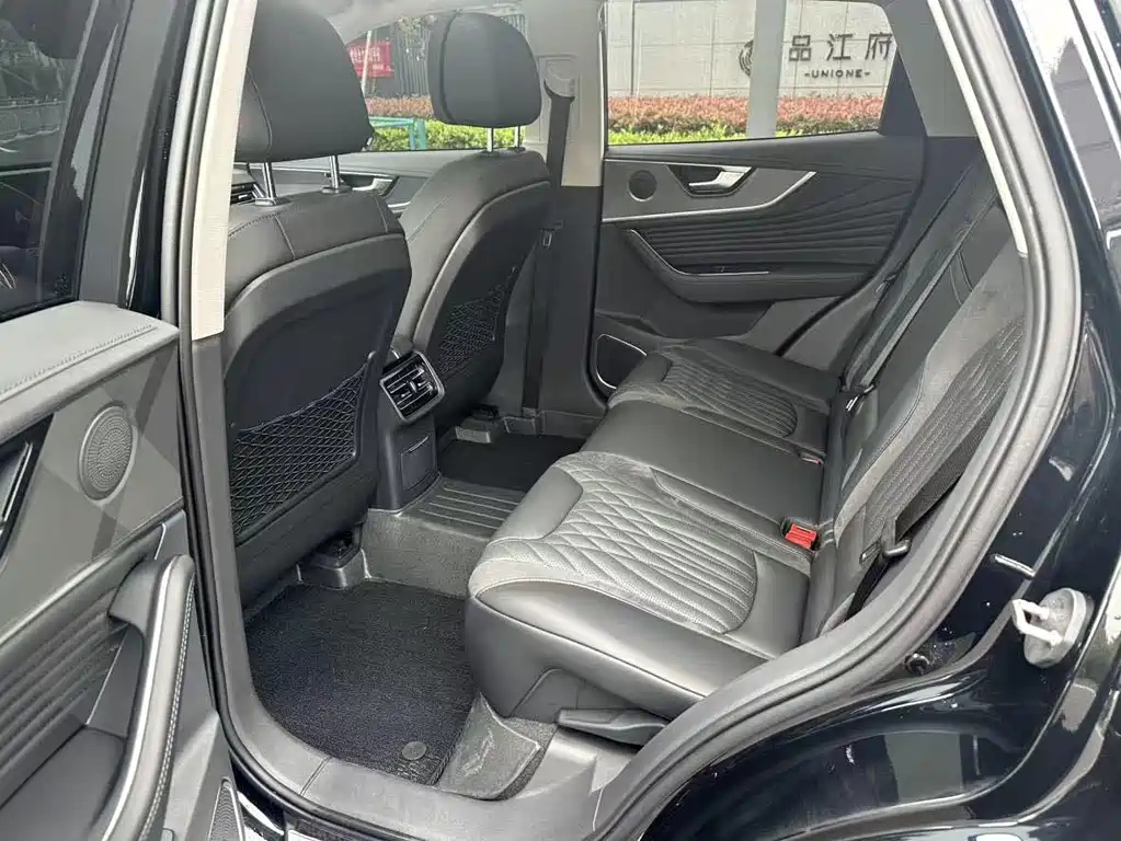 HONGQI HS5 2023