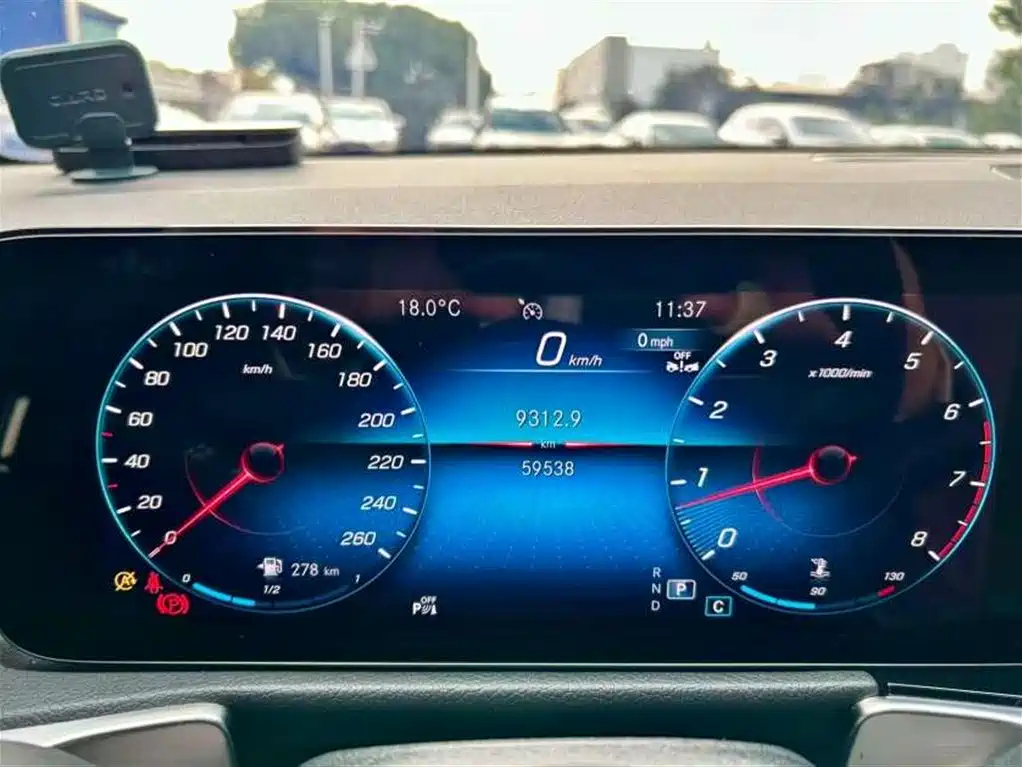 MERCEDES BENZ GLB 2023