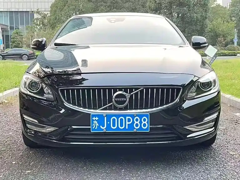 VOLVO S60 2019