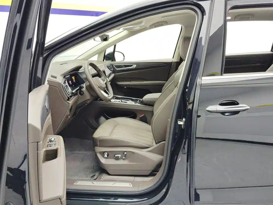 VOLKSWAGEN VILORAN 2022