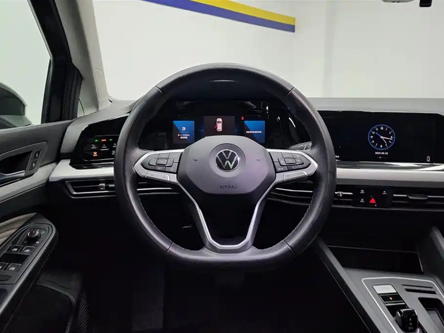 VOLKSWAGEN GOLF 2021