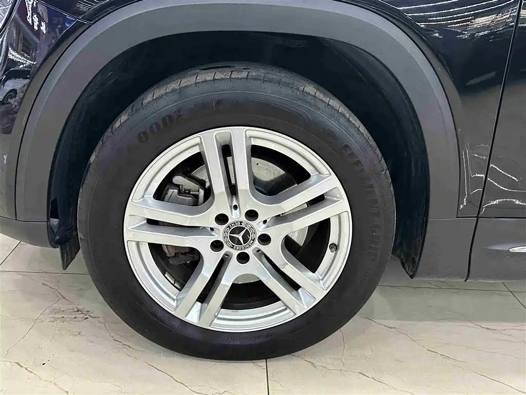 MERCEDES BENZ GLB 2023