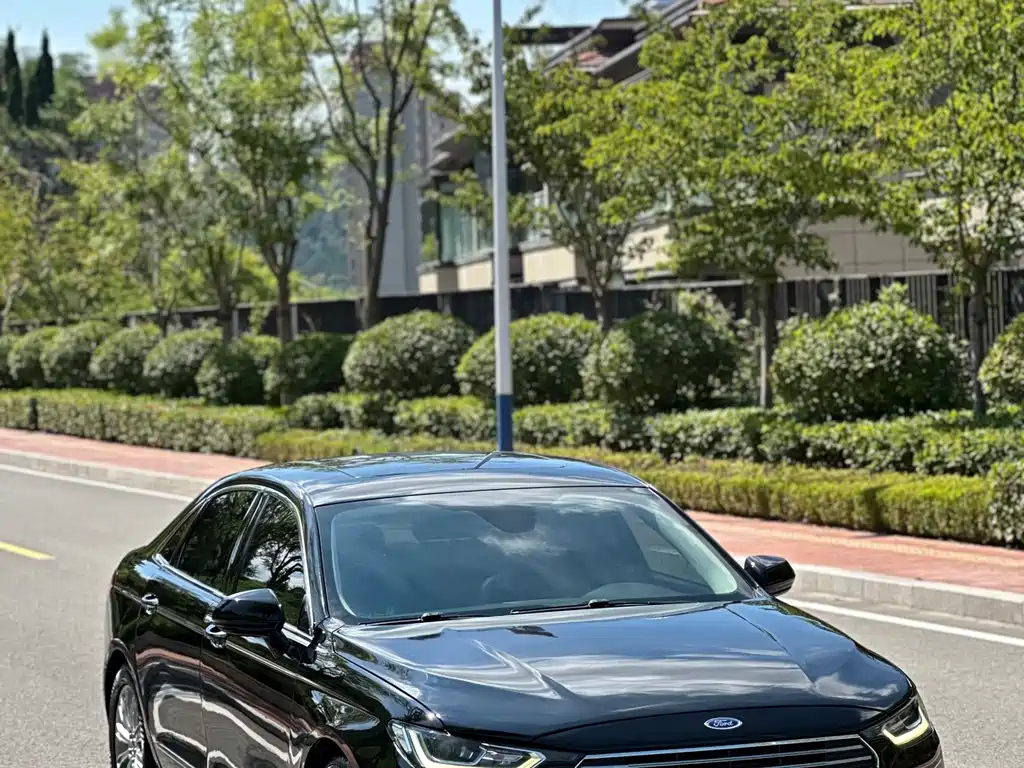 FORD TAURUS 2019