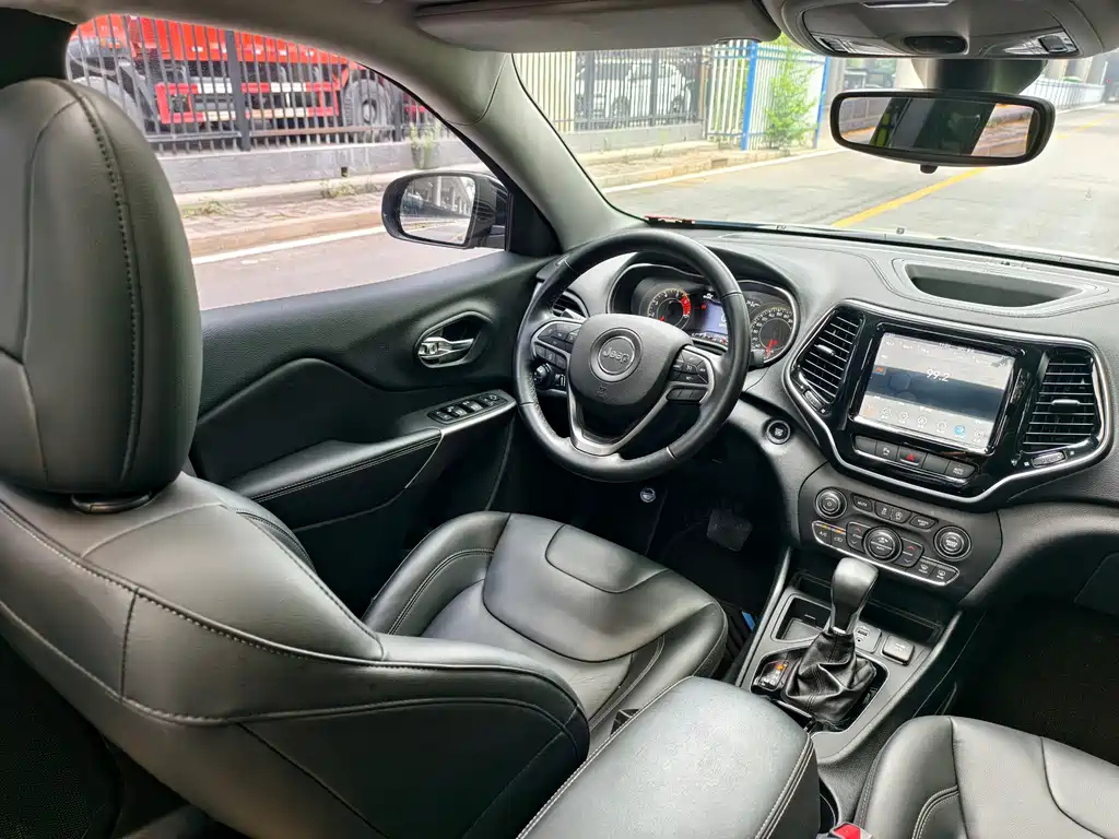 JEEP CHEROKEE 2020
