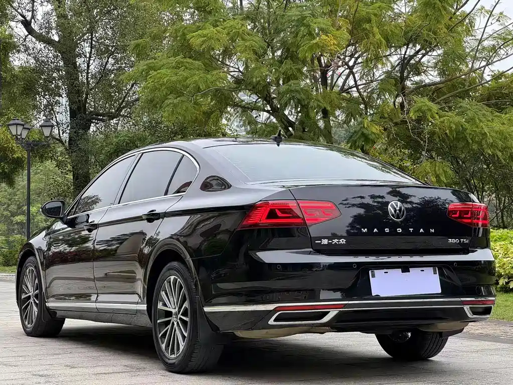 VOLKSWAGEN MAGOTAN 2021