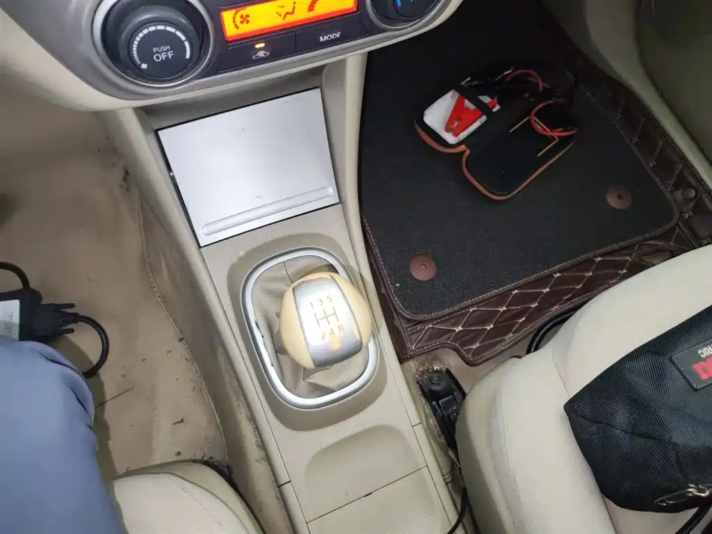 NISSAN SYLPHY 2012