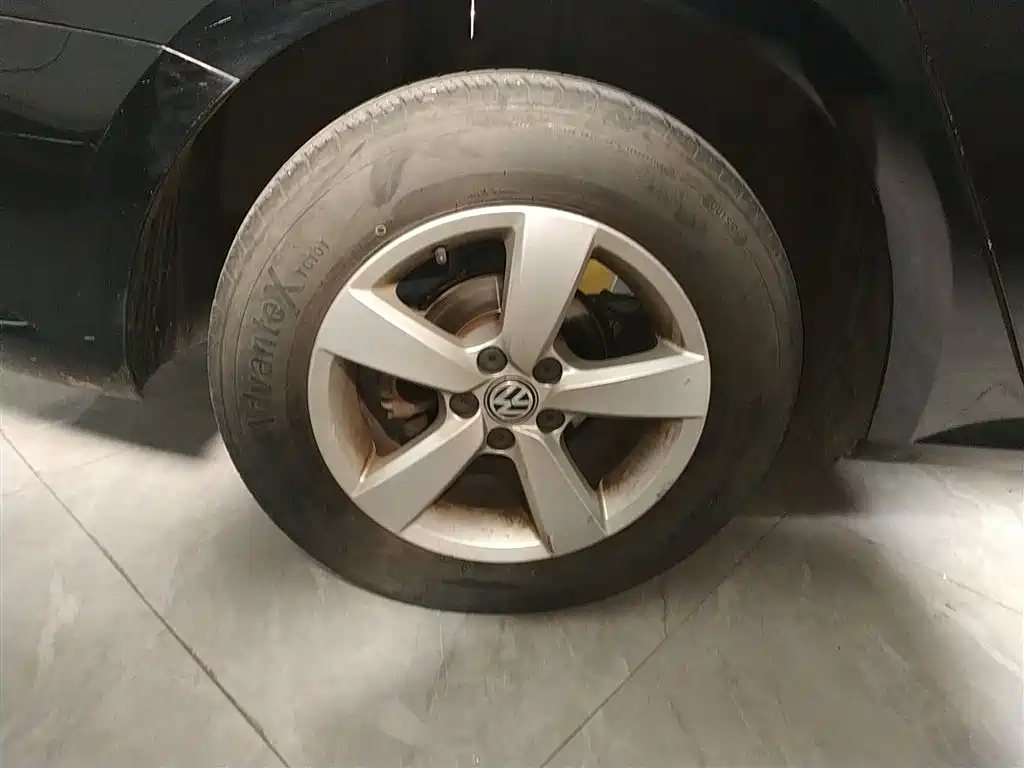 VOLKSWAGEN LAVIDA 2015