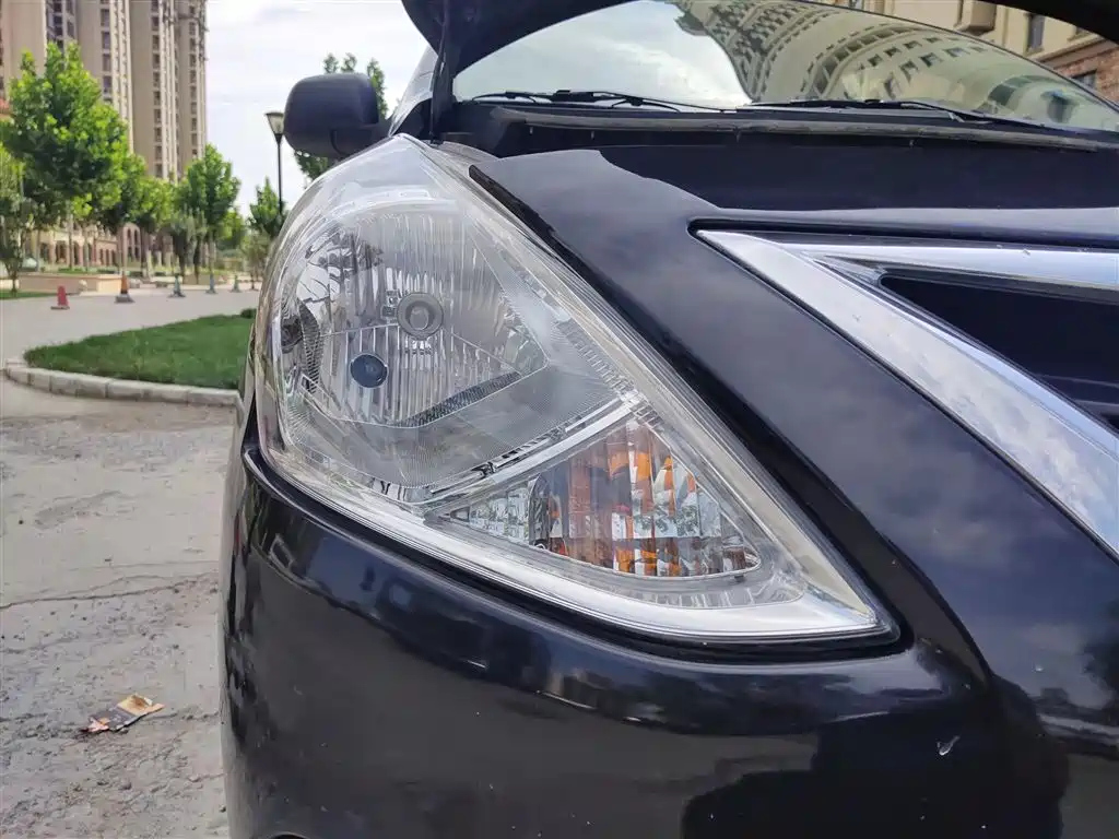NISSAN SUNNY 2015
