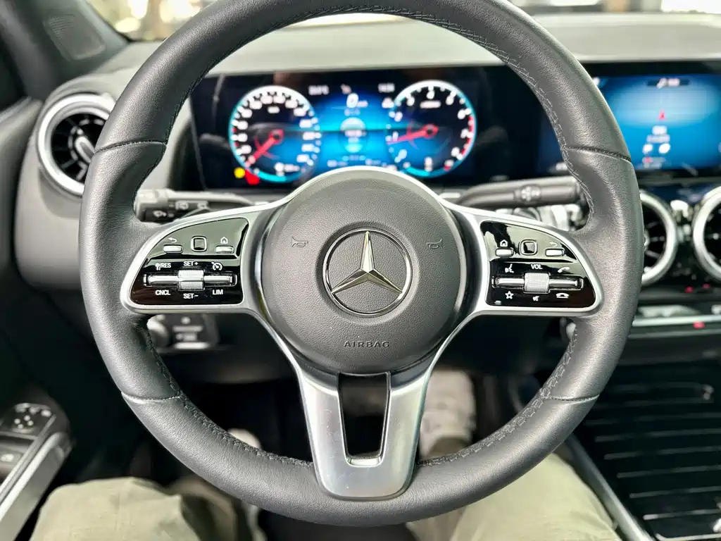 MERCEDES BENZ GLB 2023