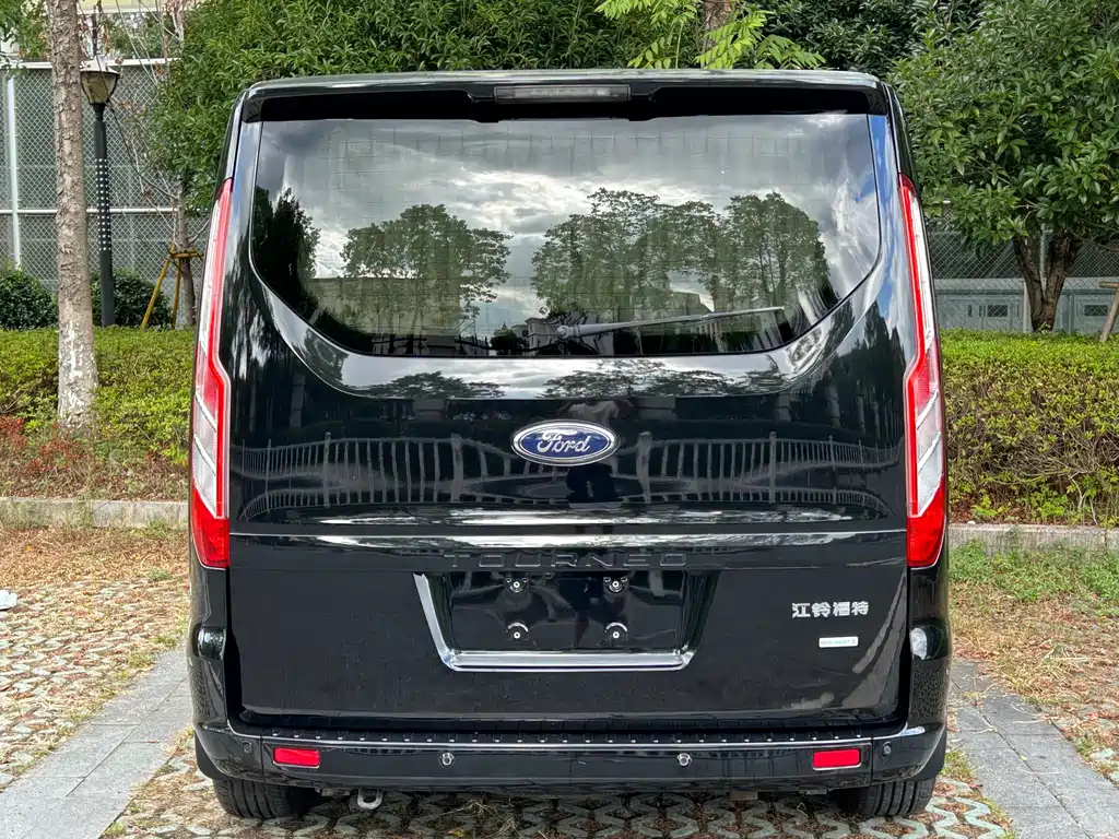 FORD TOUREO 2020