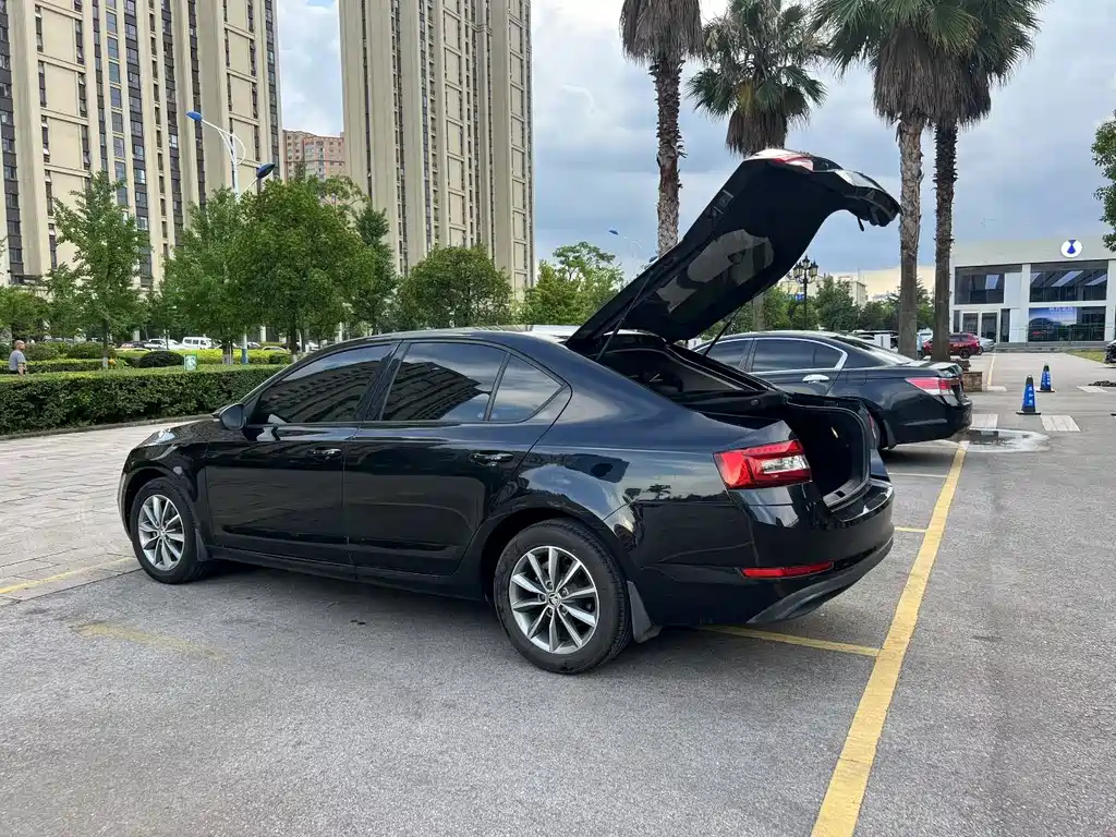 SKODA OCTAVIA 2021