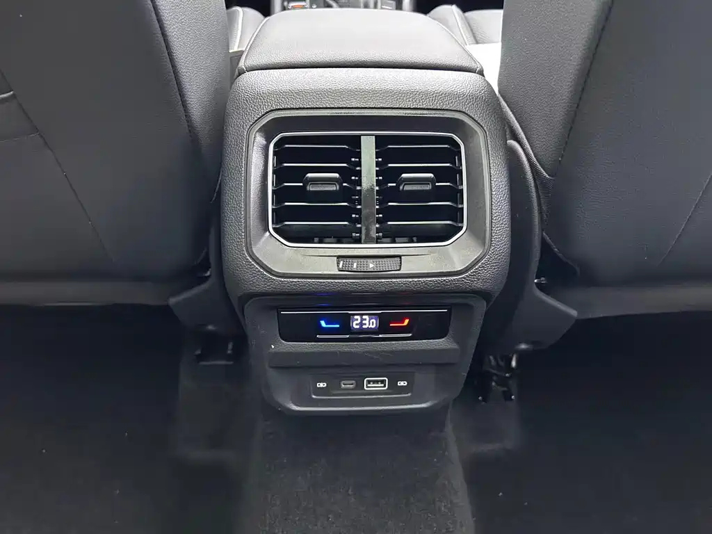 VOLKSWAGEN TIGUAN L 2023