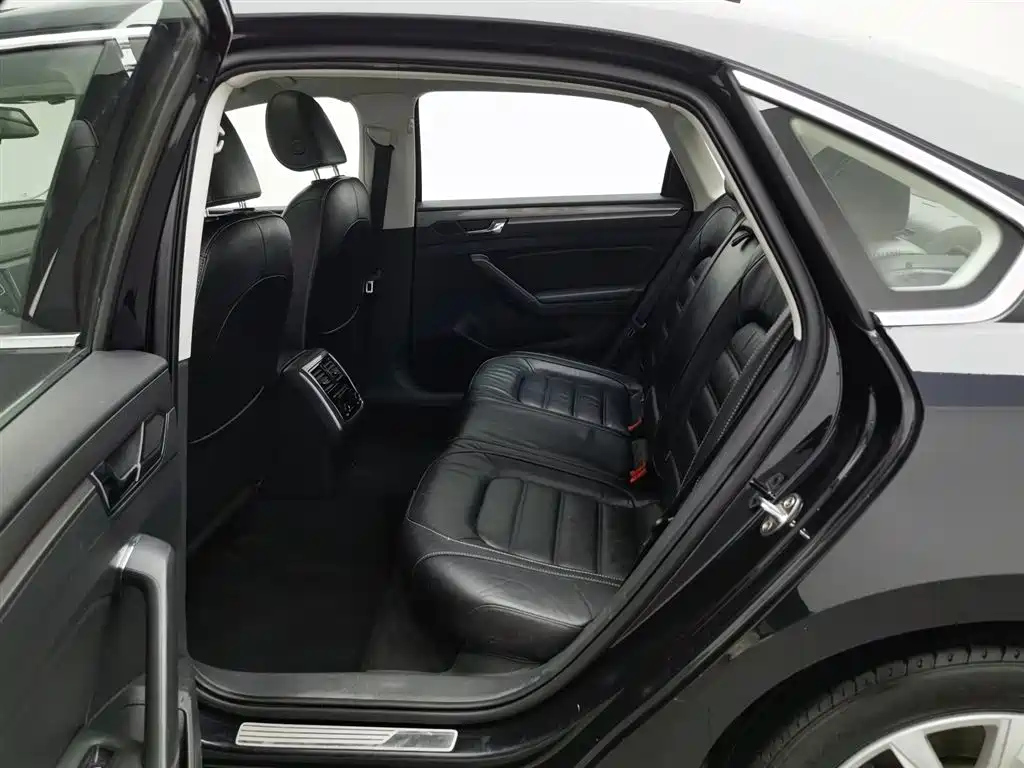 VOLKSWAGEN PASSAT 2018