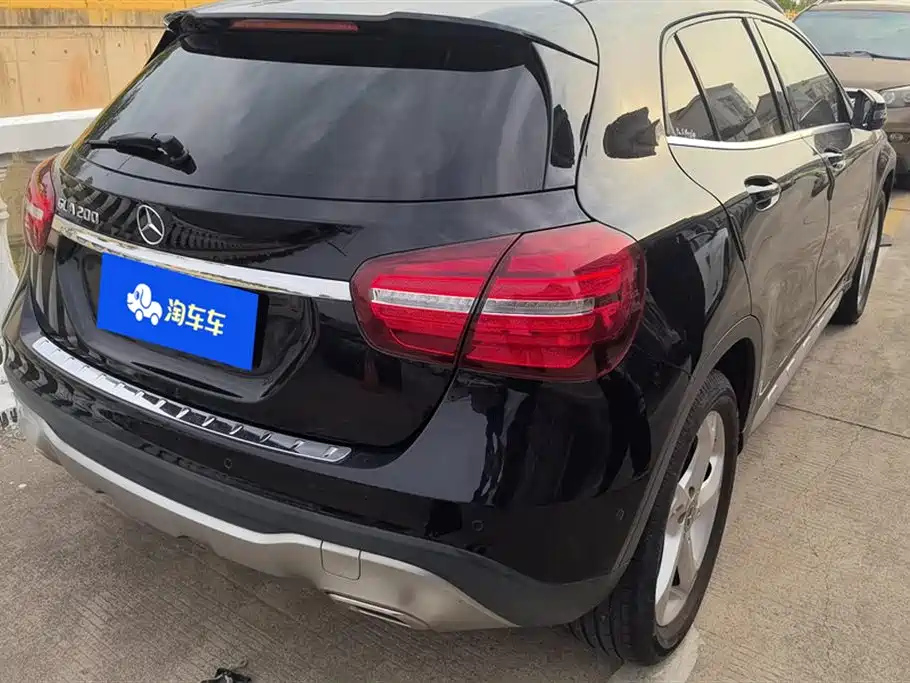 MERCEDES BENZ GLA 2018
