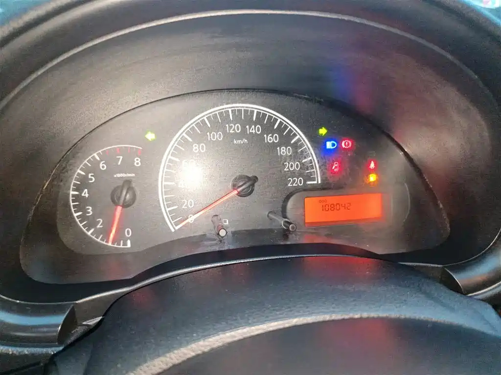 NISSAN SUNNY 2015
