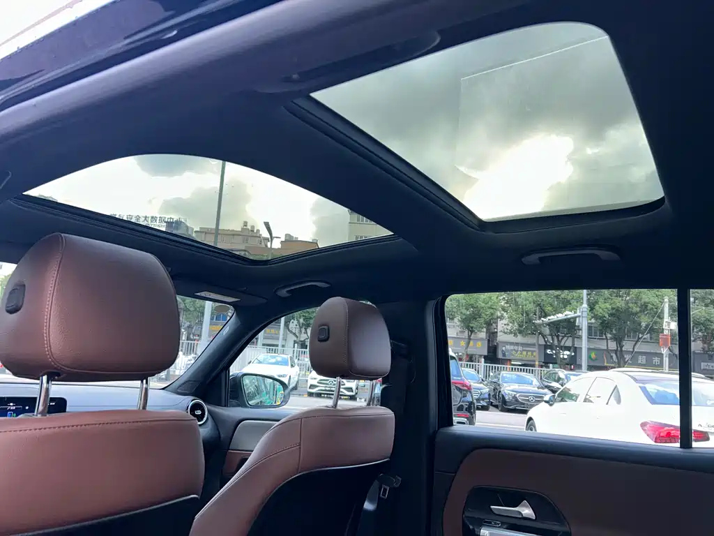 MERCEDES BENZ GLB 2024