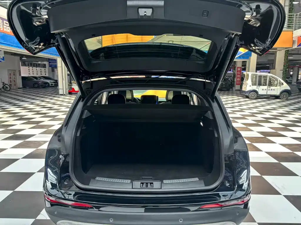 LINCOLN ADVENTURER 2022