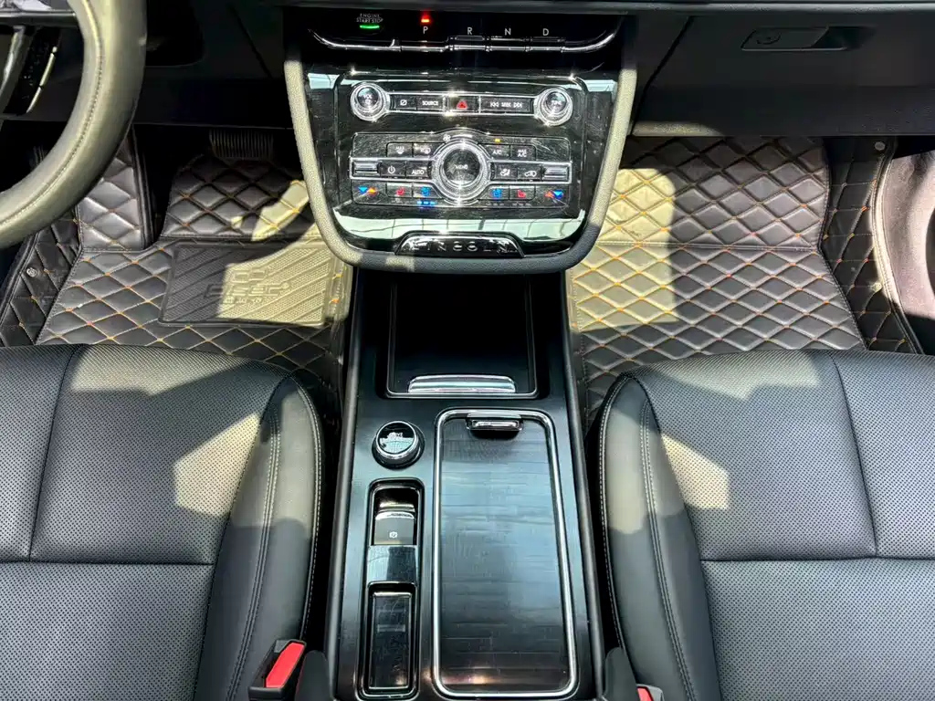 LINCOLN ADVENTURER 2022