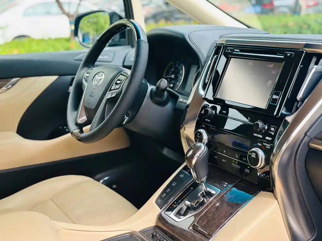 TOYOTA ALPHARD 2018
