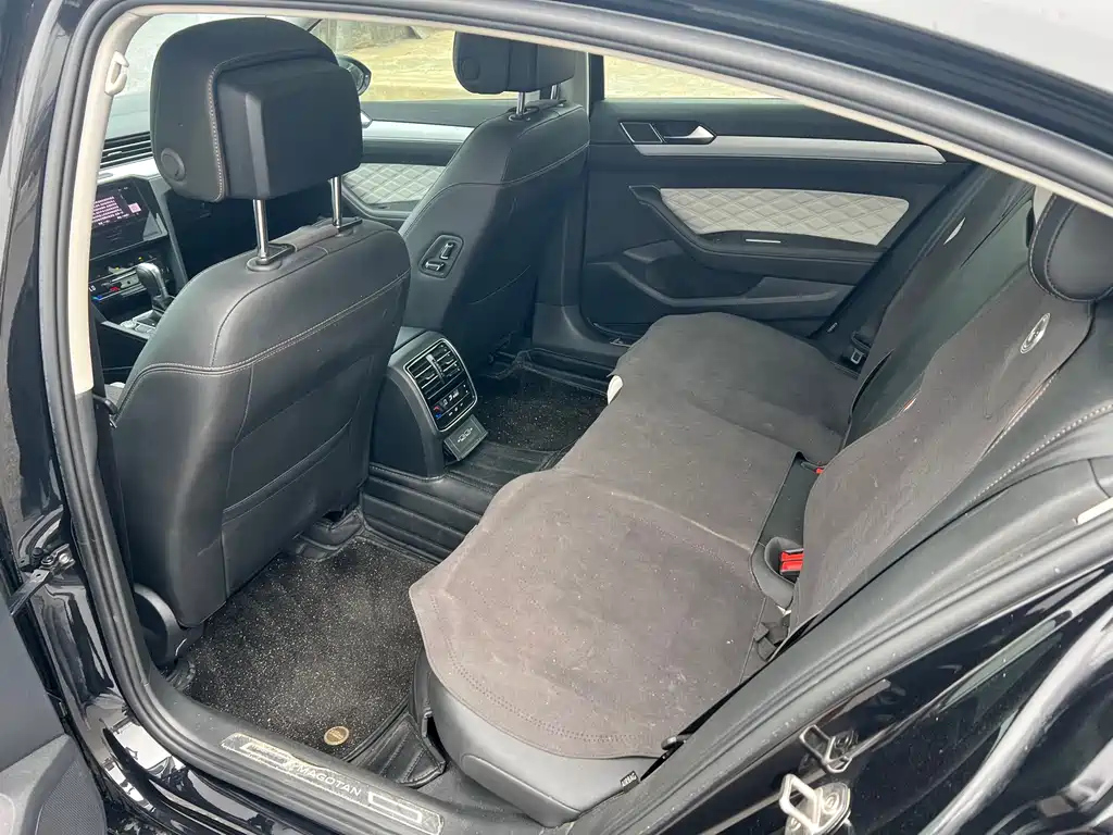 VOLKSWAGEN MAGOTAN 2023