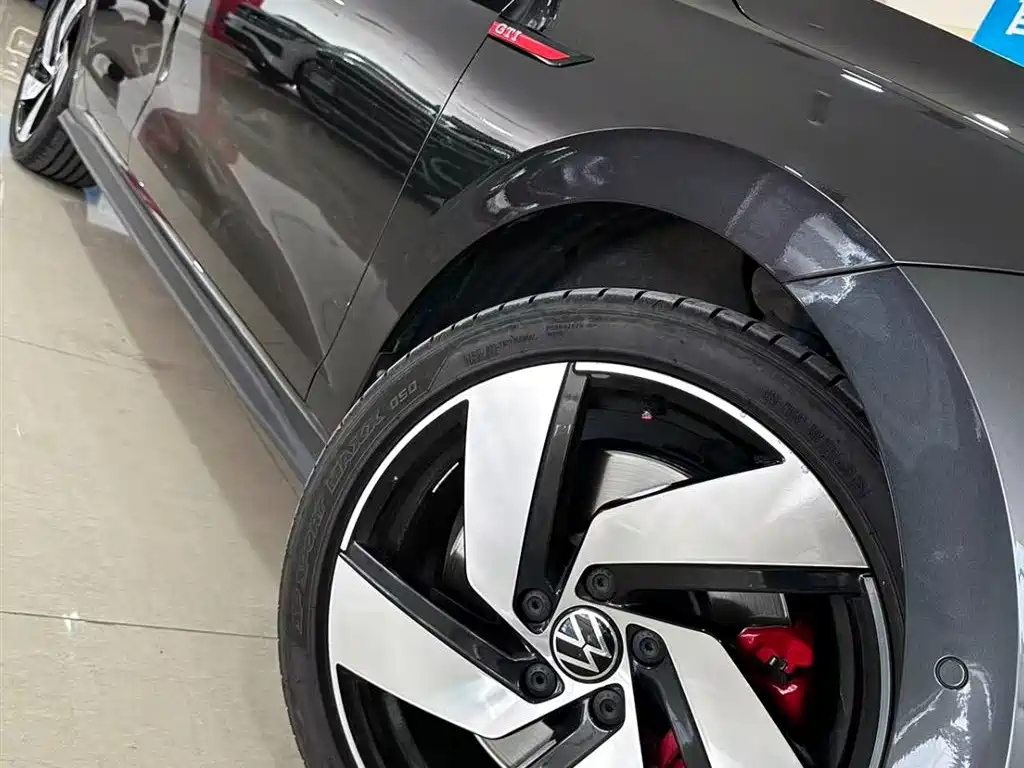 VOLKSWAGEN GOLF GTI 2024