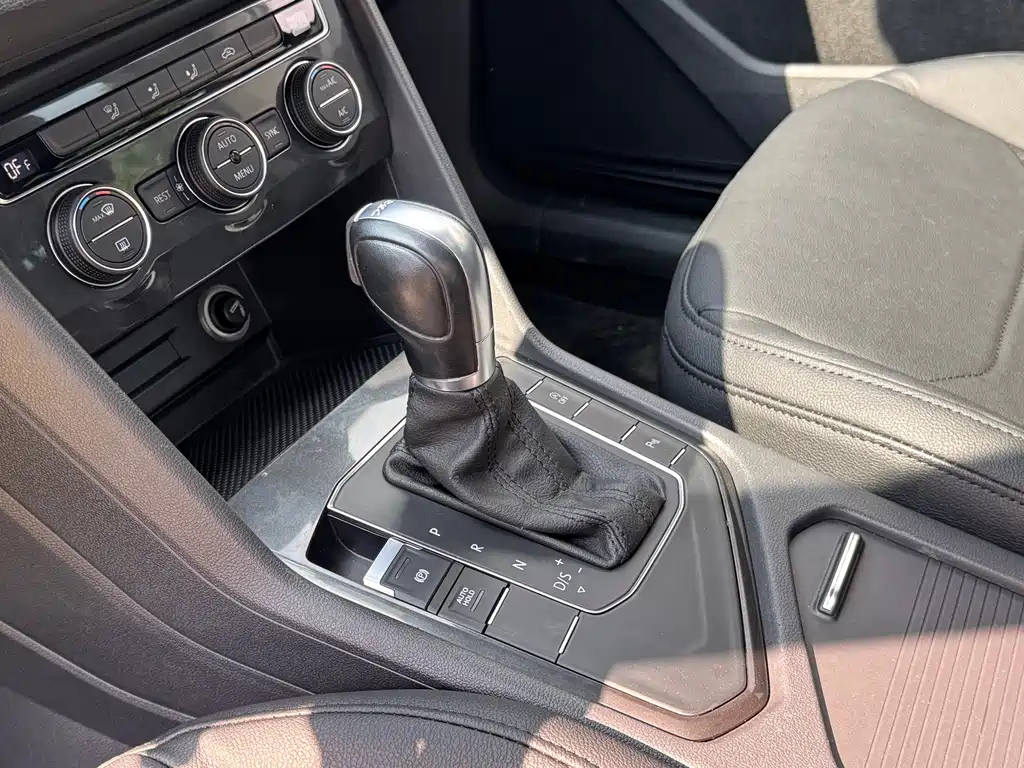 VOLKSWAGEN TIGUAN 2017