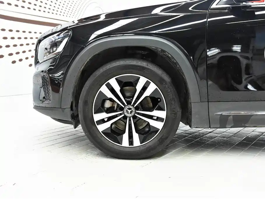 MERCEDES BENZ GLB 2024