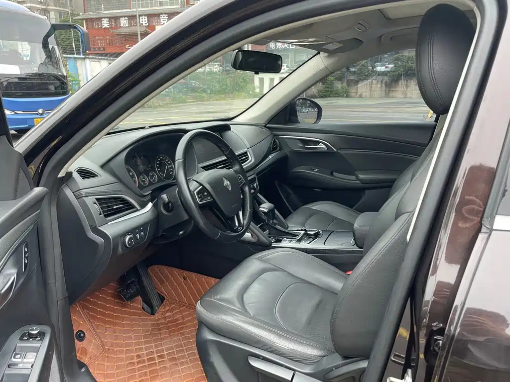 BORGWARD BX7 2017