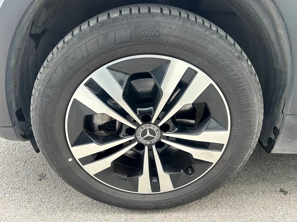 MERCEDES BENZ GLB 2023